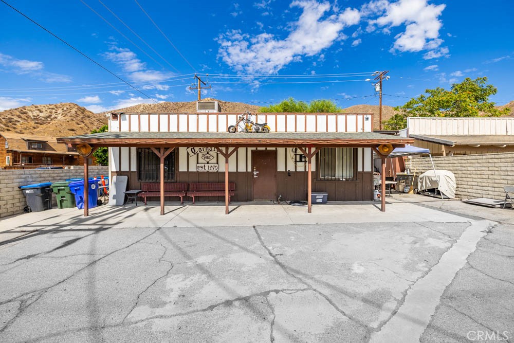 17675 Sierra Highway Property Photo 1