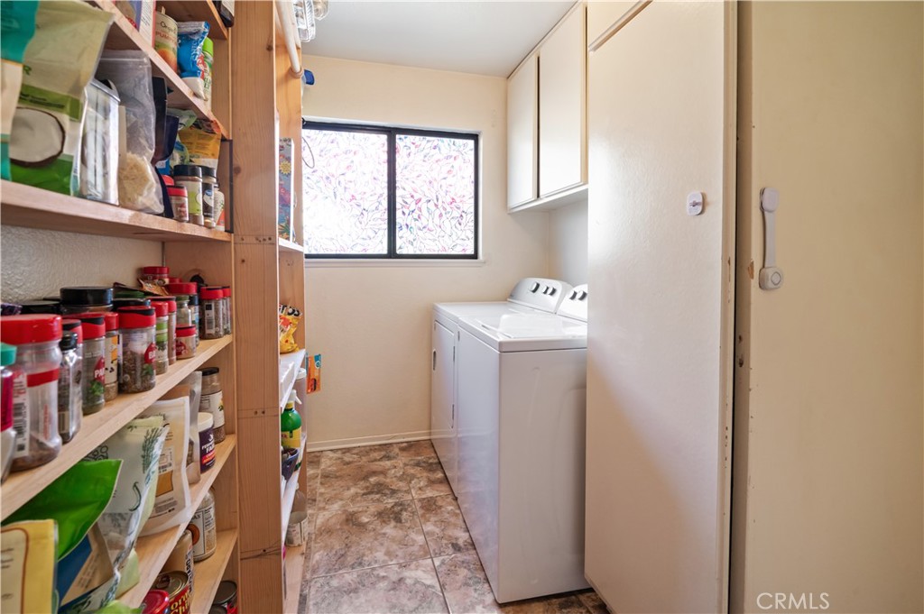 1558 Crestview Court Property Photo 9