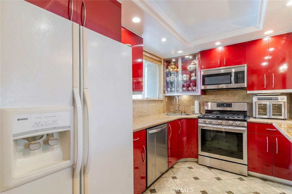 6232 Morse Avenue Property Photo 11