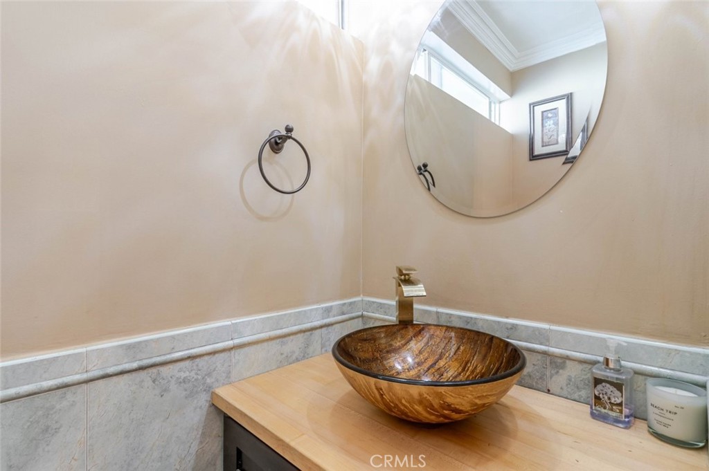 6232 Morse Avenue Property Photo 14