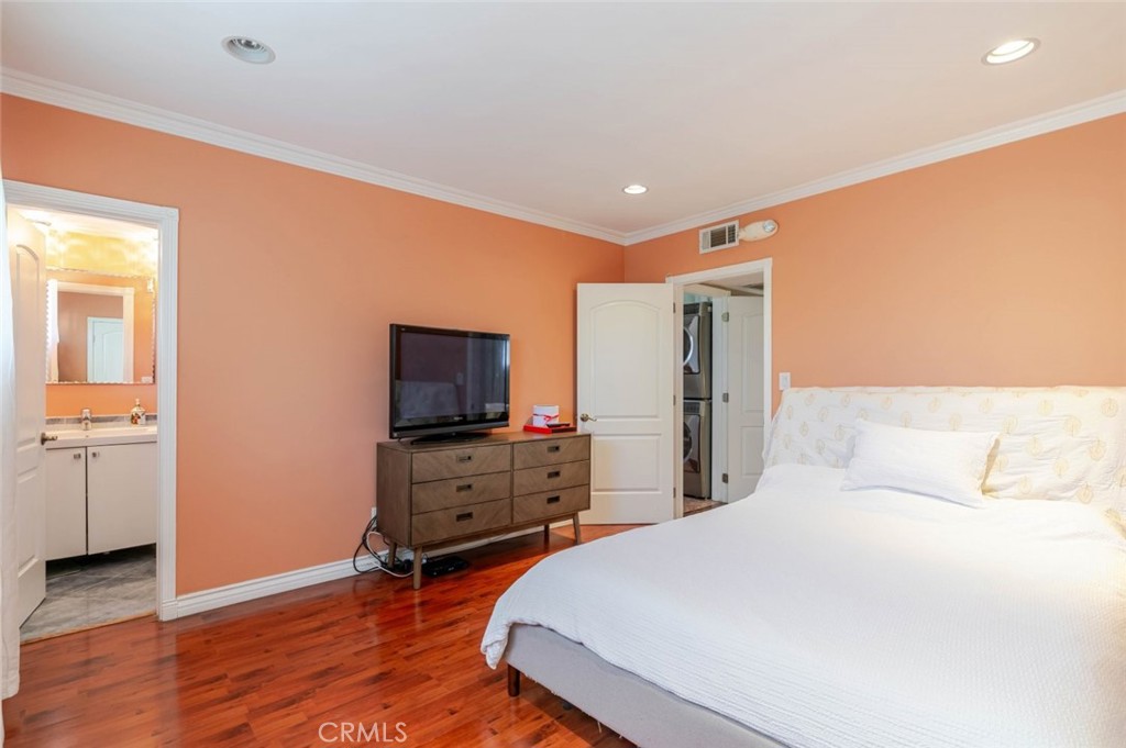 6232 Morse Avenue Property Photo 15