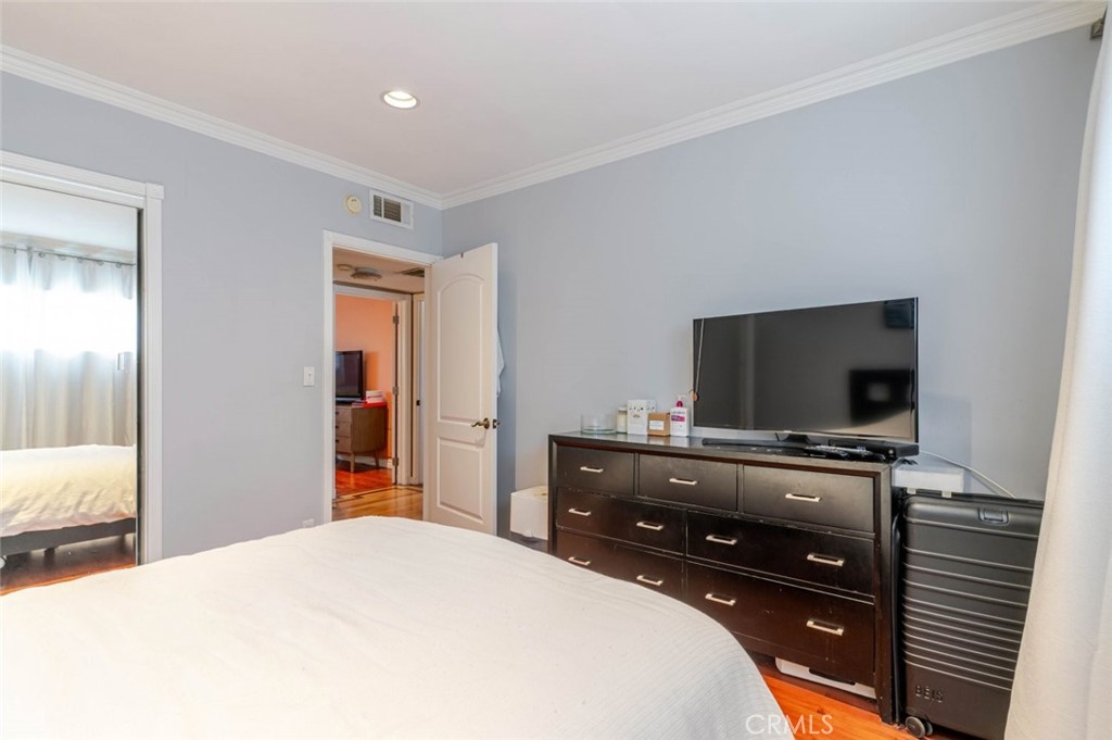 6232 Morse Avenue Property Photo 25