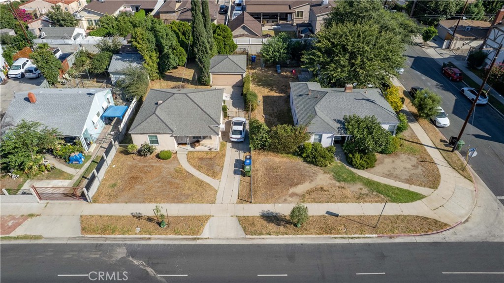 14005 Victory Boulevard Property Photo 1