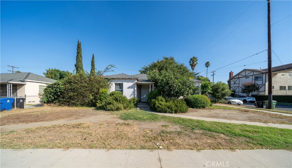 14005 Victory Boulevard Property Photo 13