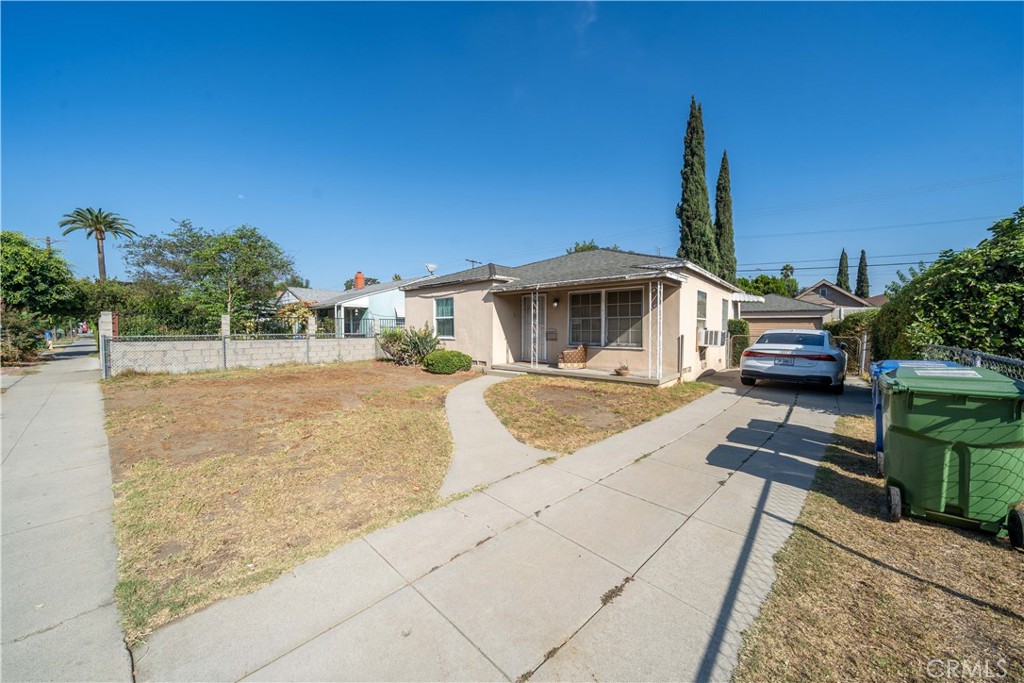 14005 Victory Boulevard Property Photo 15