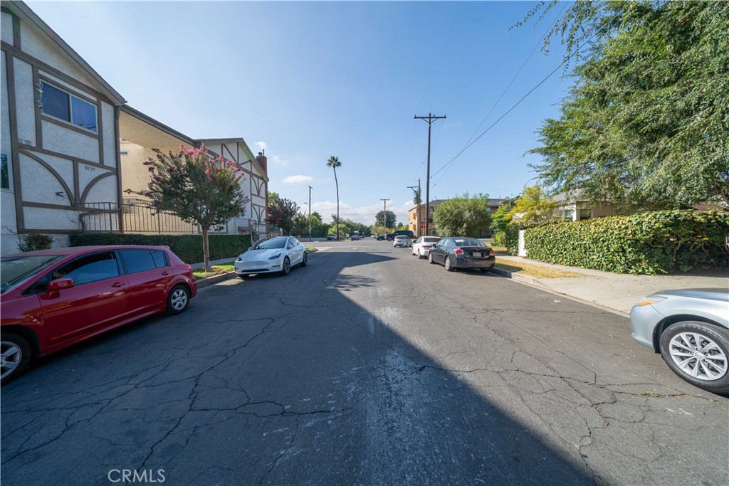 14005 Victory Boulevard Property Photo 19