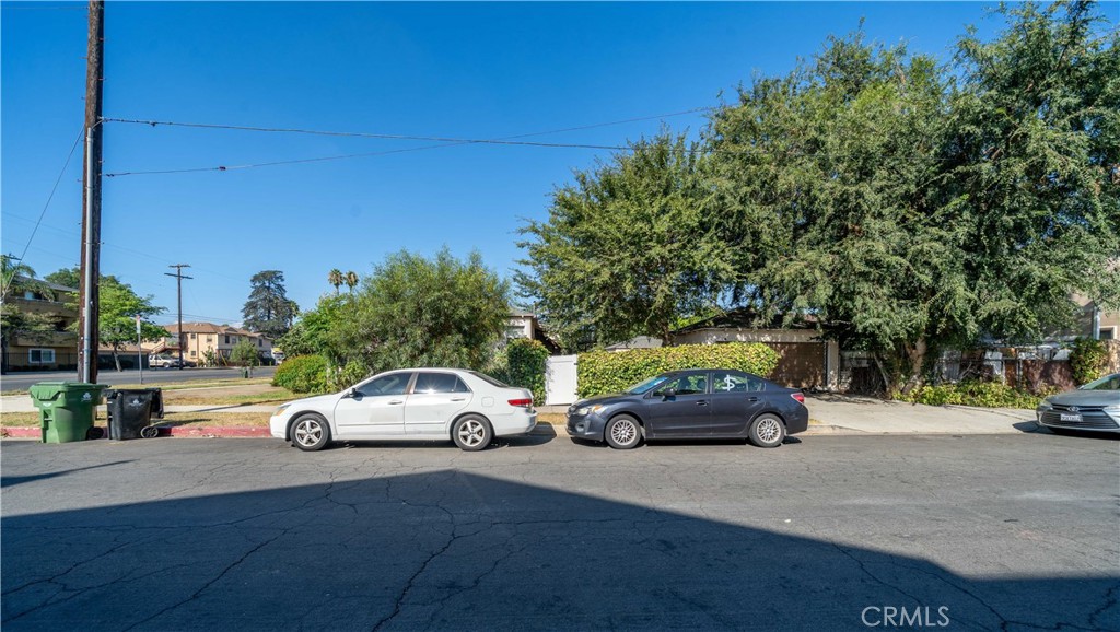 14005 Victory Boulevard Property Photo 20