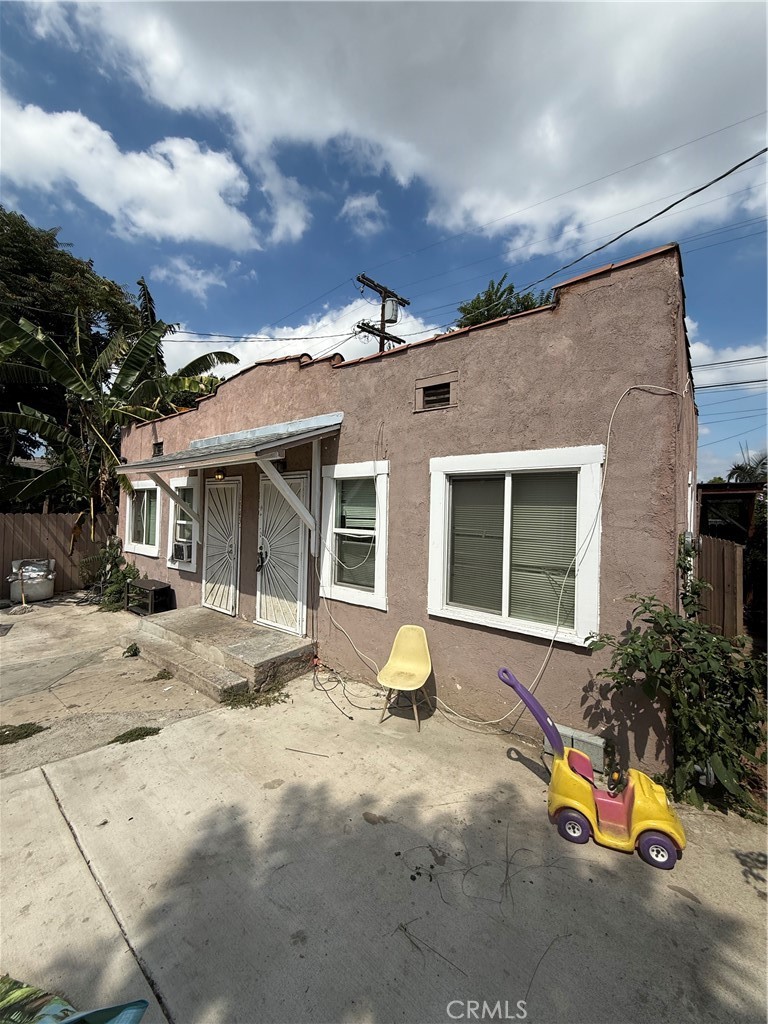 1141 East 50th Street Property Photo 4