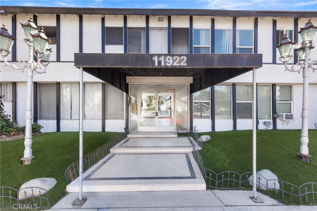 11922 Burbank Blvd 20 Property Photo 1