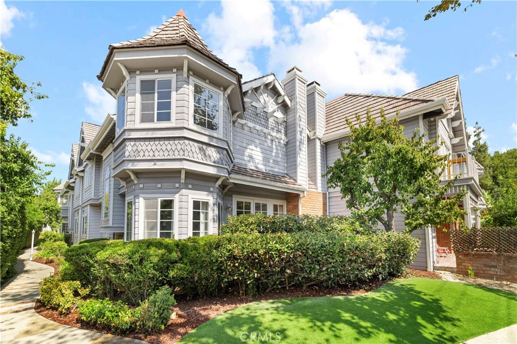 18135 Burbank Boulevard 3 Property Photo 1