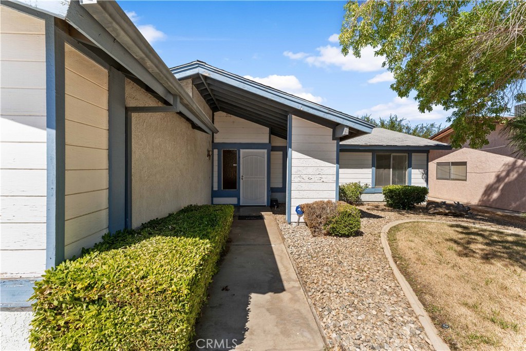 39221 Foxholm Drive Property Photo 4