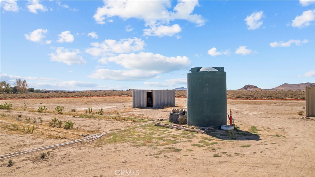 9200 Sierra Hwy Property Photo 3
