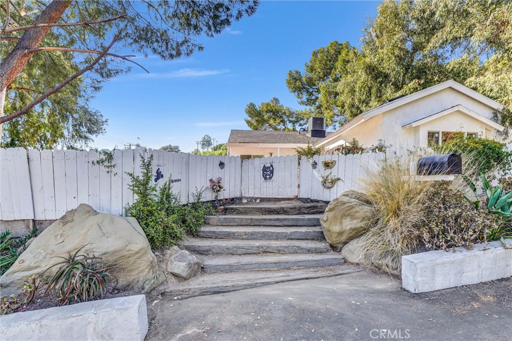 107 Ventura Property Photo 2