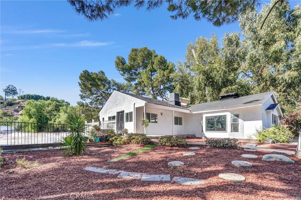 107 Ventura Property Photo 3