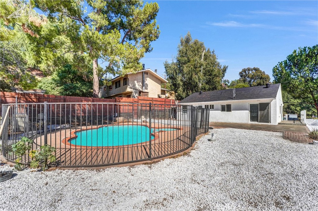 107 Ventura Property Photo 4