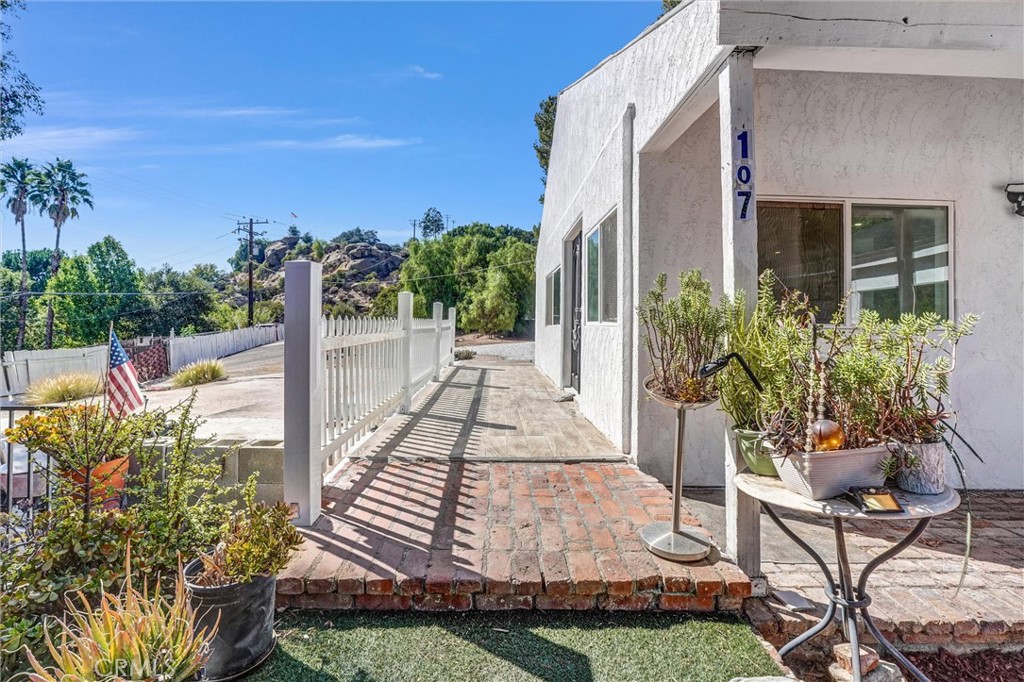 107 Ventura Property Photo 9