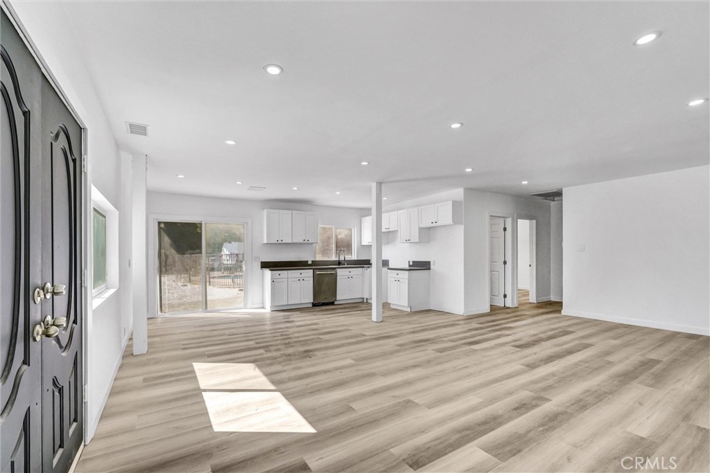 107 Ventura Property Photo 11