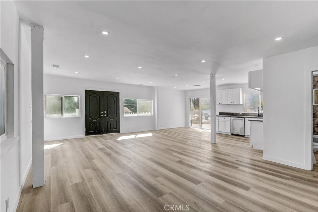 107 Ventura Property Photo 12