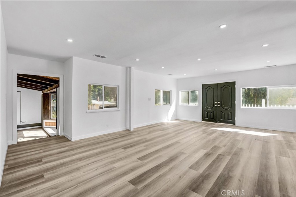 107 Ventura Property Photo 13