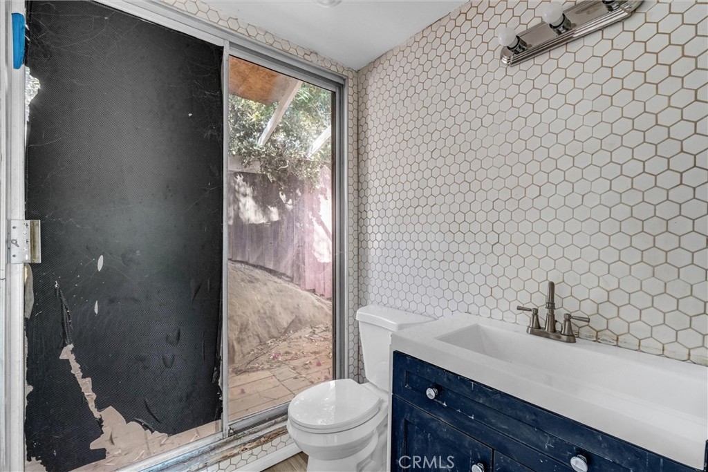 107 Ventura Property Photo 24