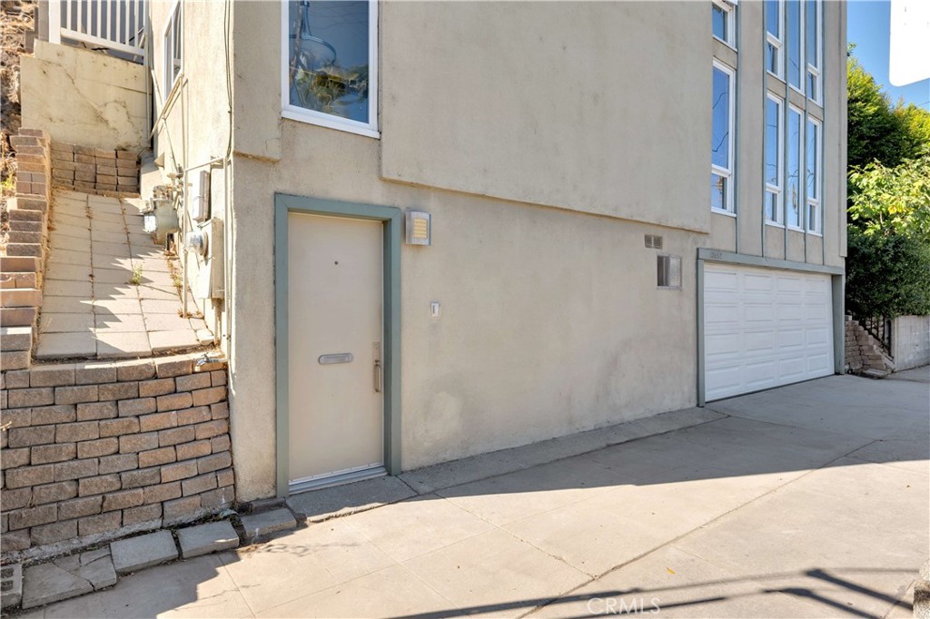 12452 Laurel Terrace Property Photo 3