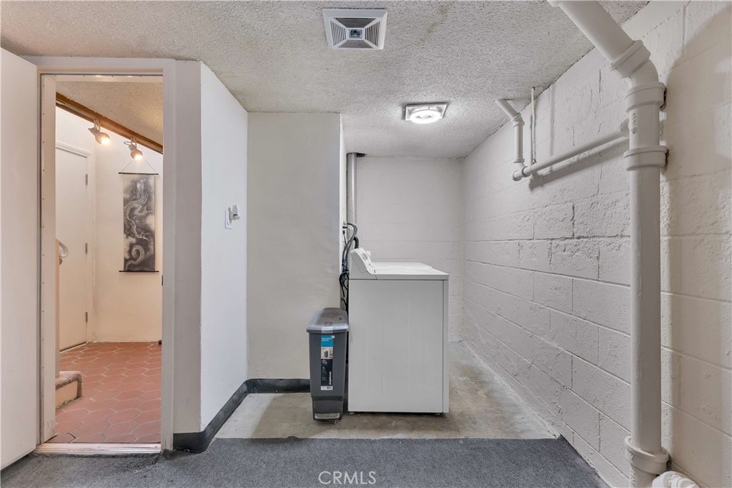 12452 Laurel Terrace Property Photo 6