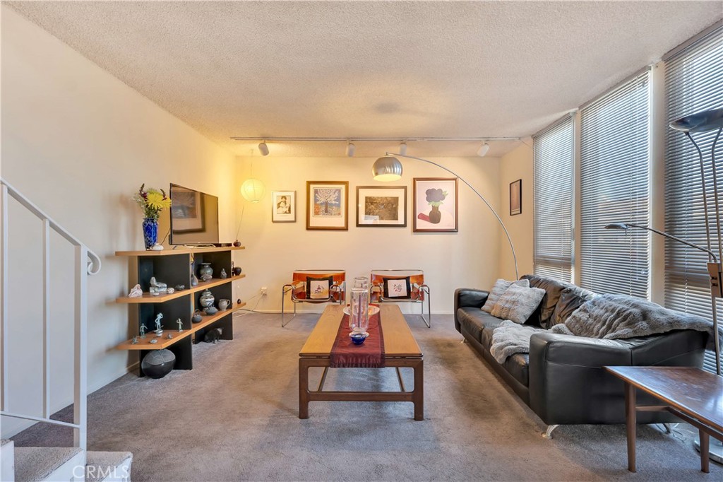 12452 Laurel Terrace Property Photo 8