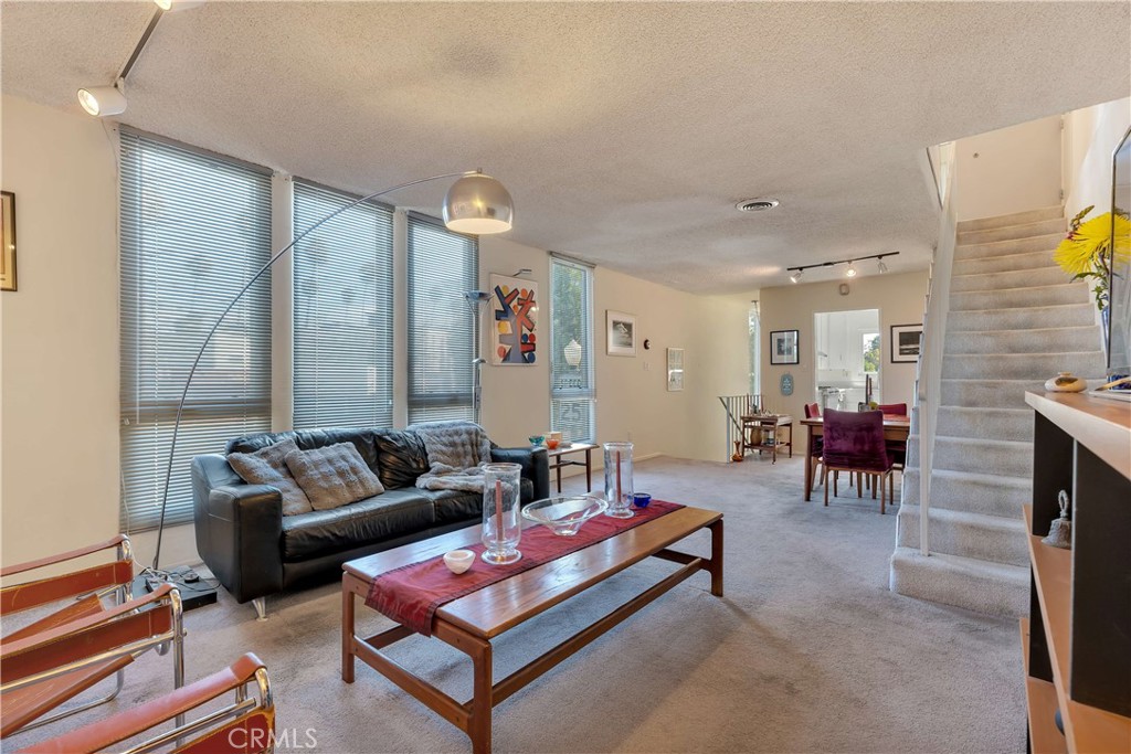 12452 Laurel Terrace Property Photo 9