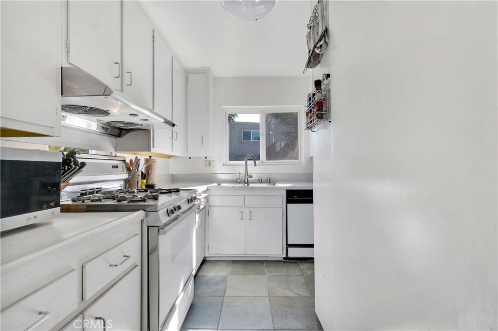 12452 Laurel Terrace Property Photo 12