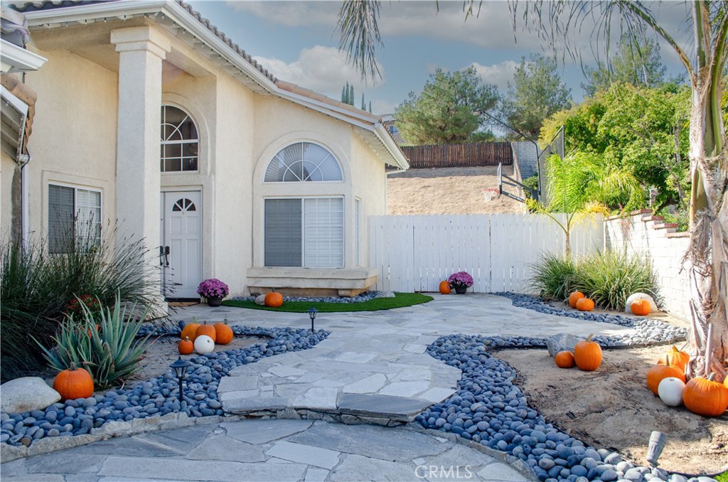 27625 Moonlight Place Property Photo 5