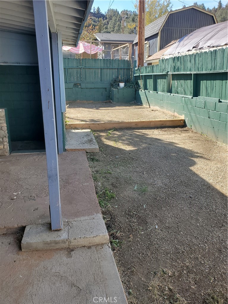 6524 Lowry Property Photo 8