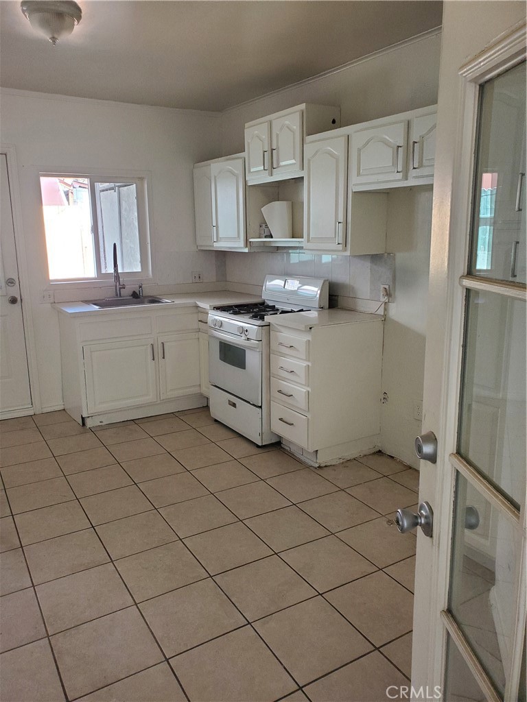 6524 Lowry Property Photo 12