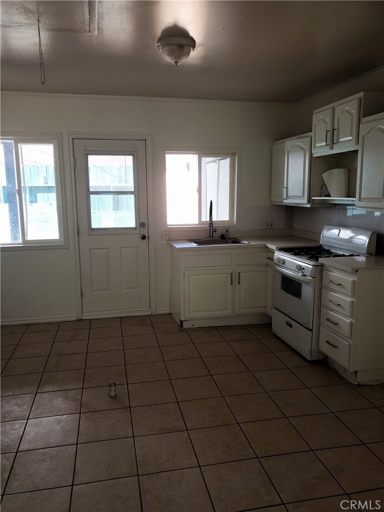 6524 Lowry Property Photo 15