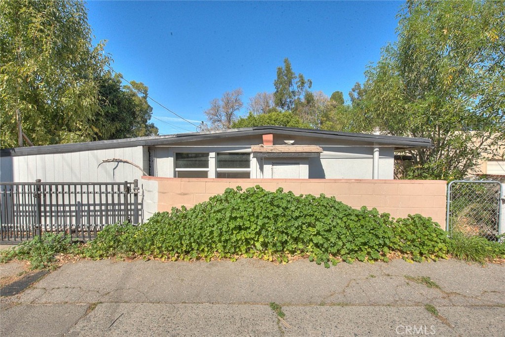 820 W 6th Property Photo 7