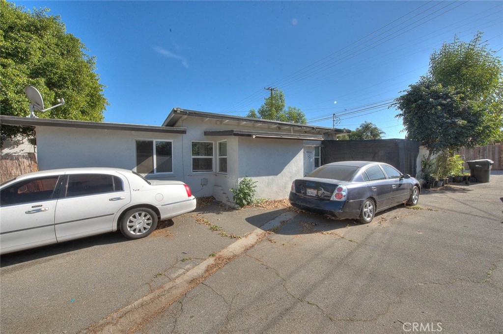 820 W 6th Property Photo 8