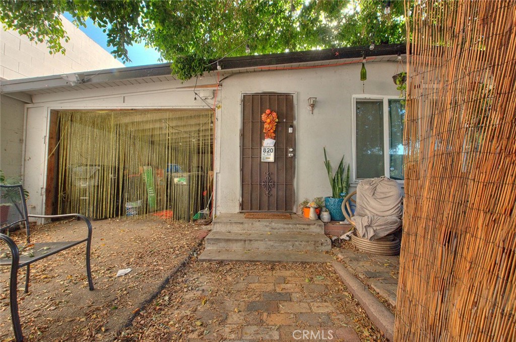 820 W 6th Property Photo 9