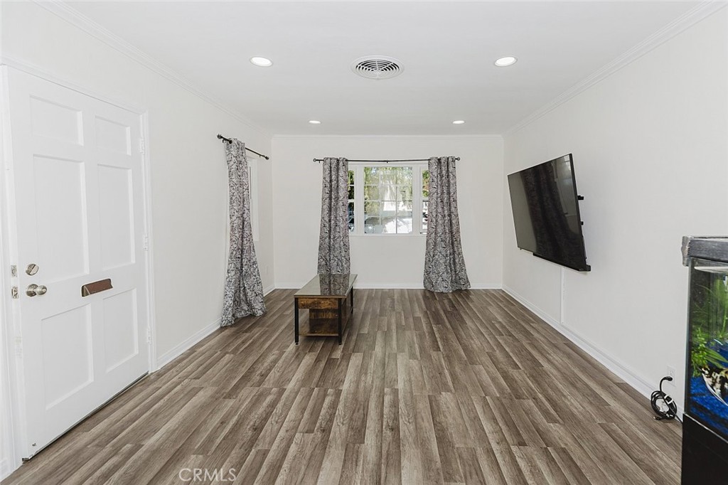 13842 Hamlin Street Property Photo 3