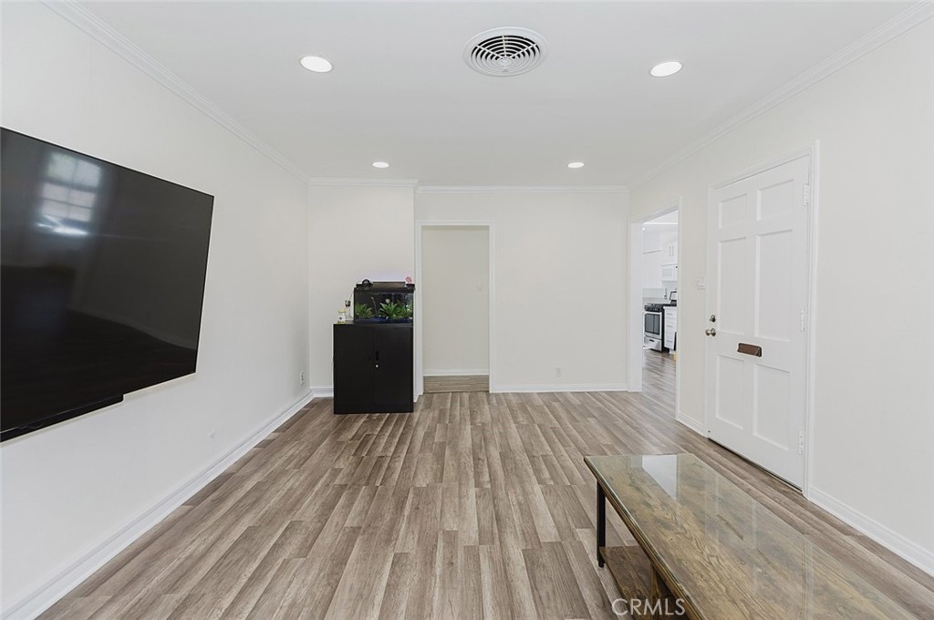 13842 Hamlin Street Property Photo 5