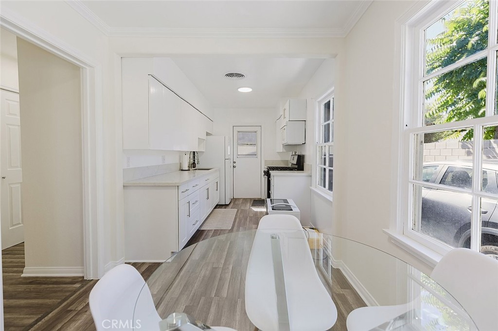 13842 Hamlin Street Property Photo 6