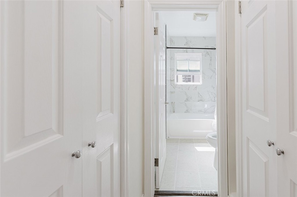 13842 Hamlin Street Property Photo 10