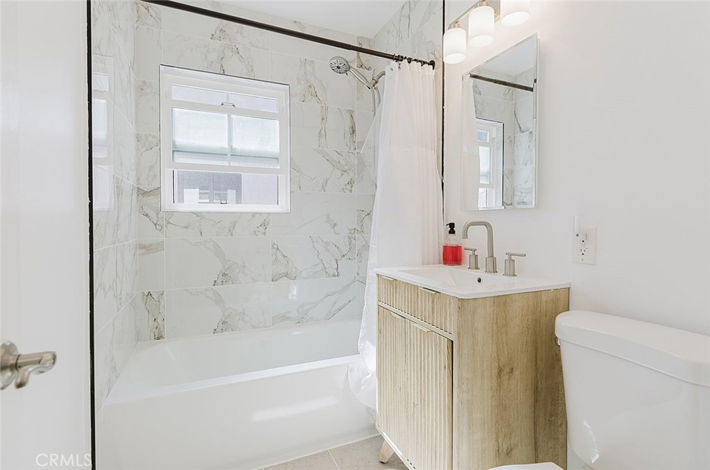 13842 Hamlin Street Property Photo 11