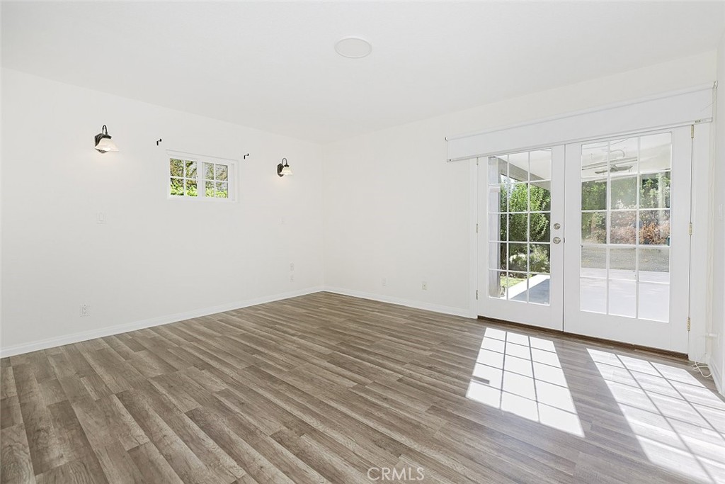 13842 Hamlin Street Property Photo 14