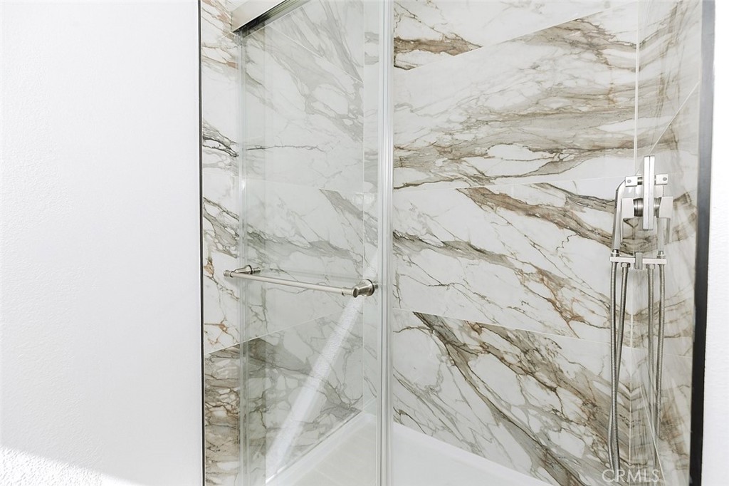 13842 Hamlin Street Property Photo 16