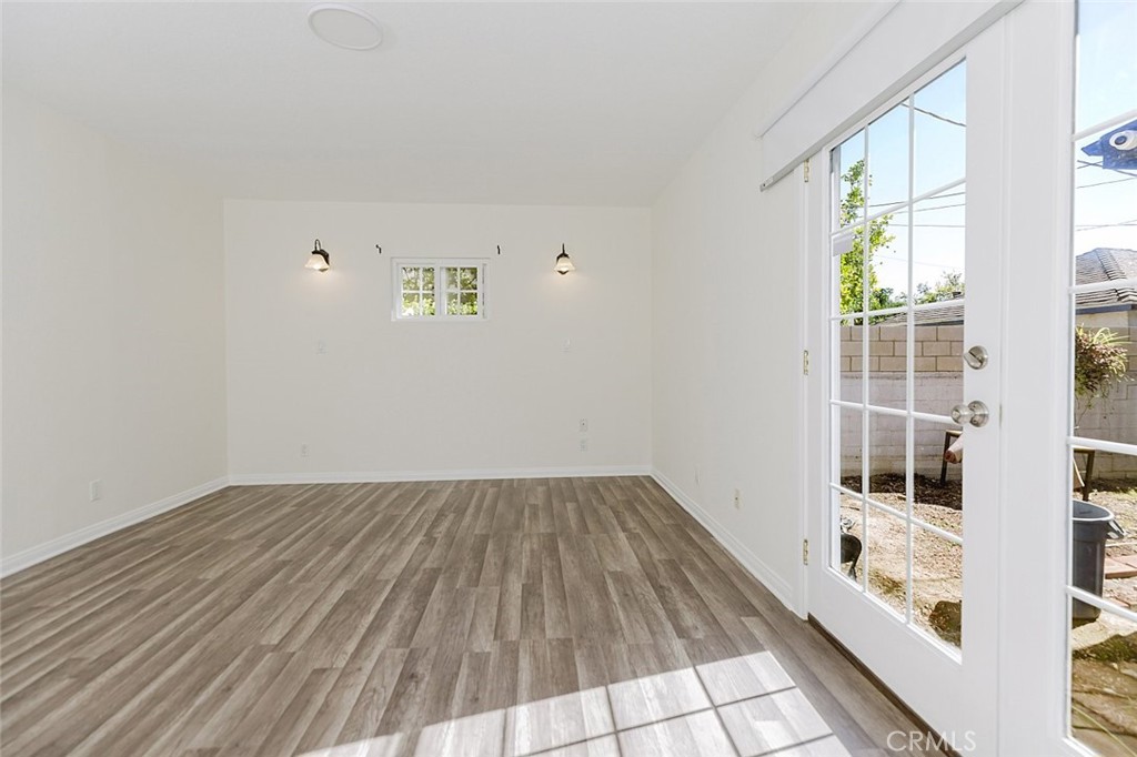 13842 Hamlin Street Property Photo 17