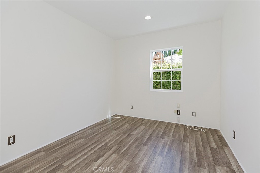 13842 Hamlin Street Property Photo 18