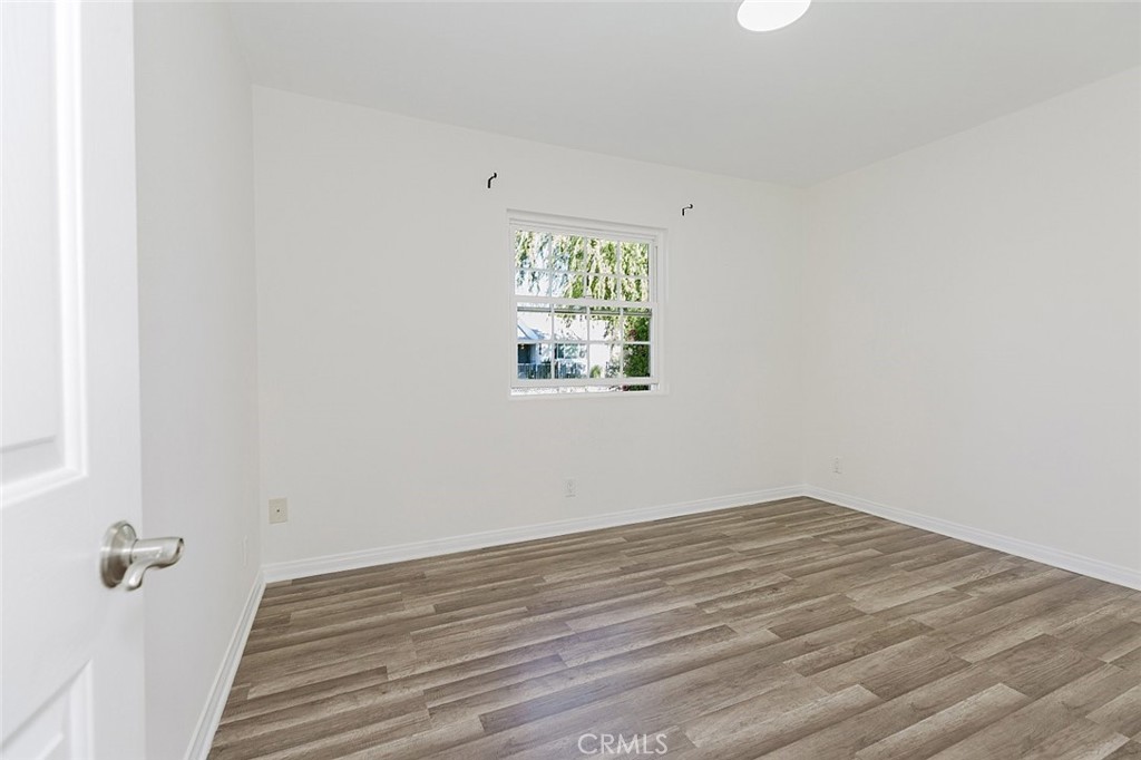 13842 Hamlin Street Property Photo 20