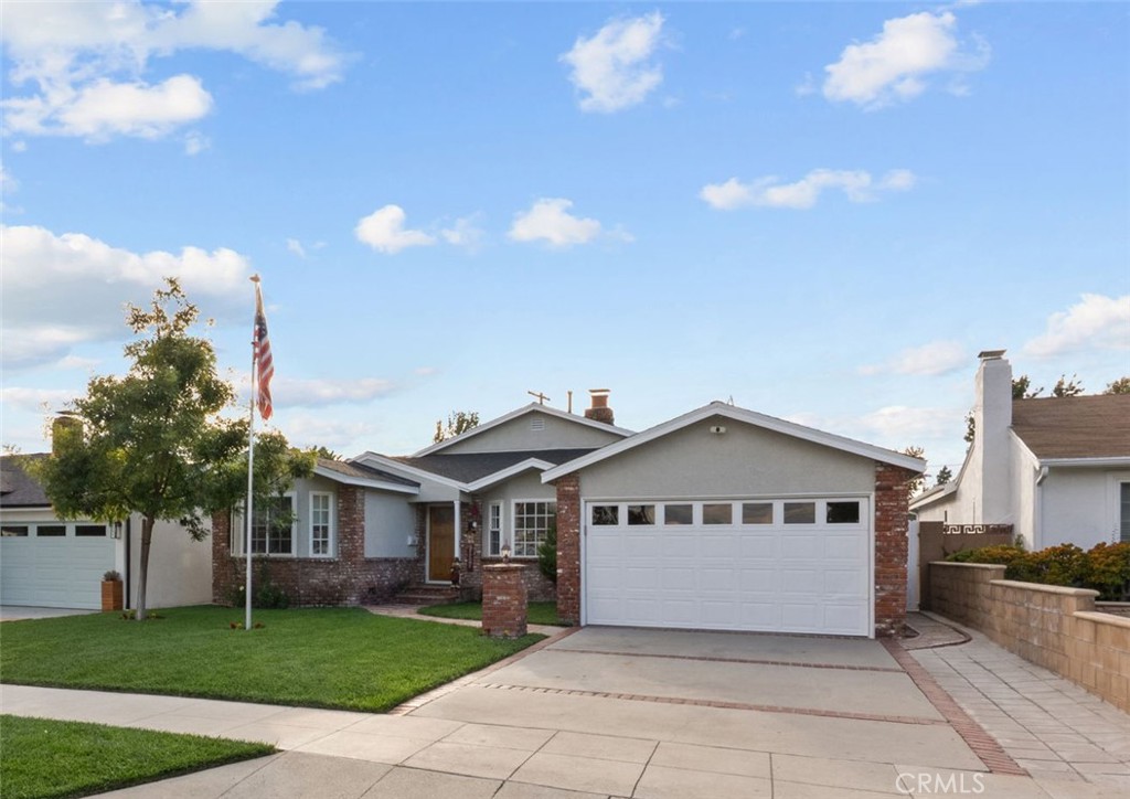 1903 N Screenland Property Photo 1