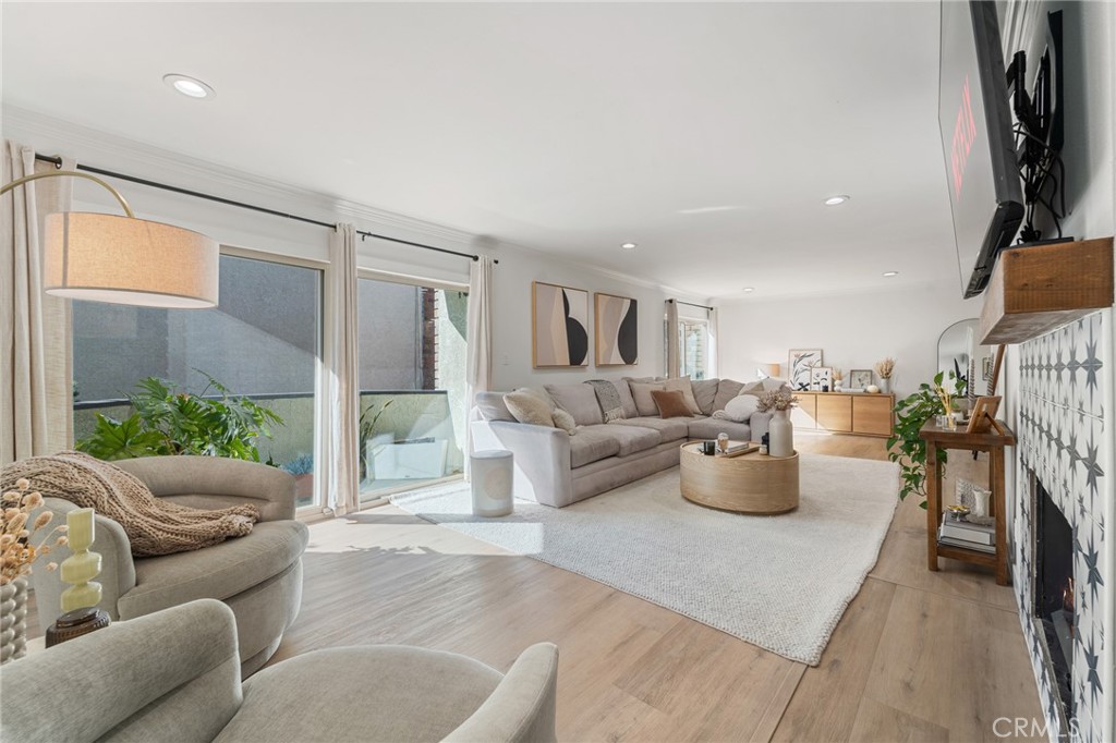 5440 Lindley 201 Property Photo 1