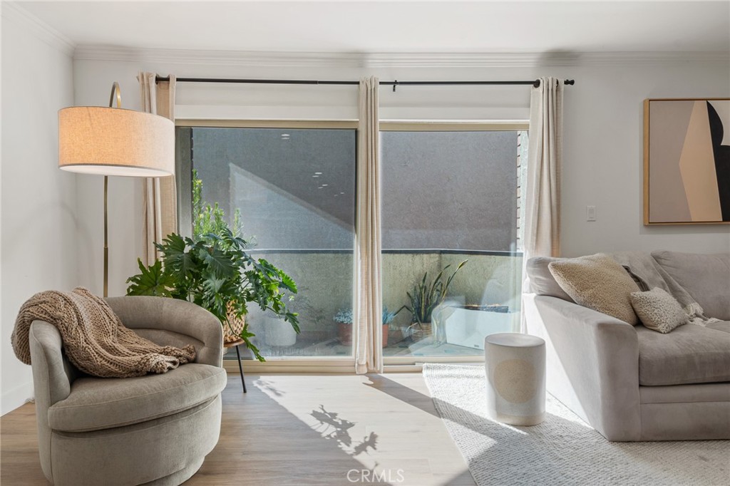 5440 Lindley 201 Property Photo 2