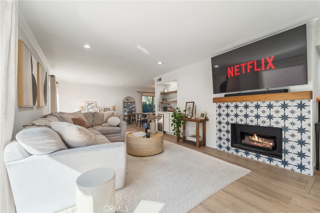 5440 Lindley 201 Property Photo 3